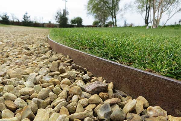Lawn driveway metal edging
